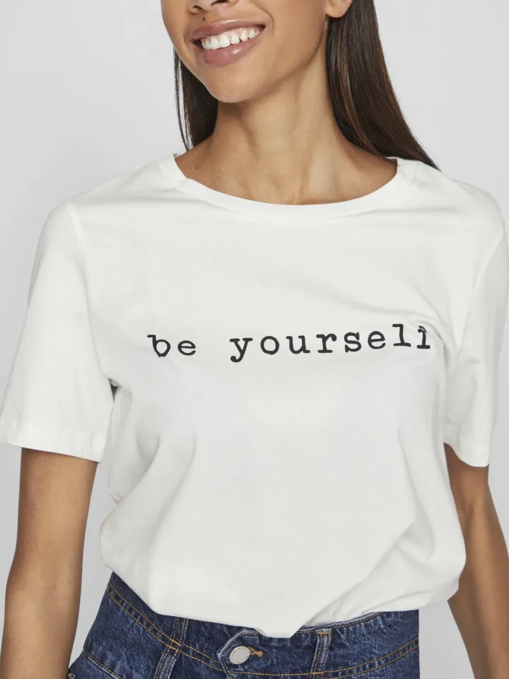 be_yourself_tshirt_whiteb_2.webp Vila T-Shirts<BE YOURSELF T-SHIRT (WHITE/BLACK)