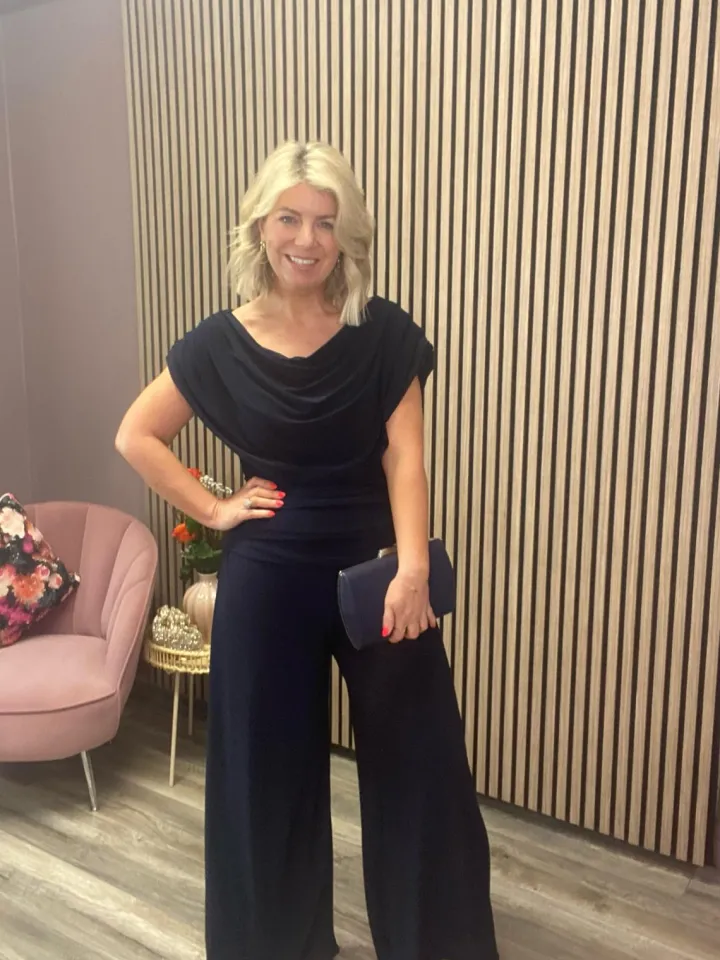 carbon_jersey_jumpsuit_na_5-1.webp Atom Jumpsuits | Occasionwear<CARBON JERSEY JUMPSUIT (NAVY) CURVE