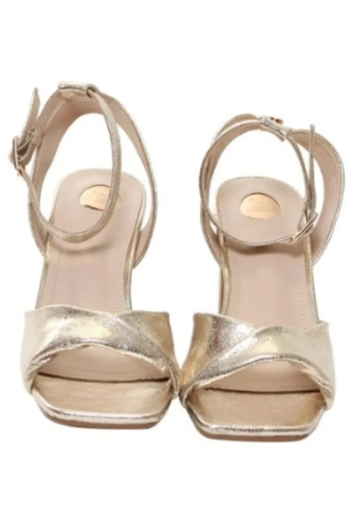casey_sandal_gold_0.webp Rant & Rave Heels | Sandals<CASEY SANDAL (GOLD)
