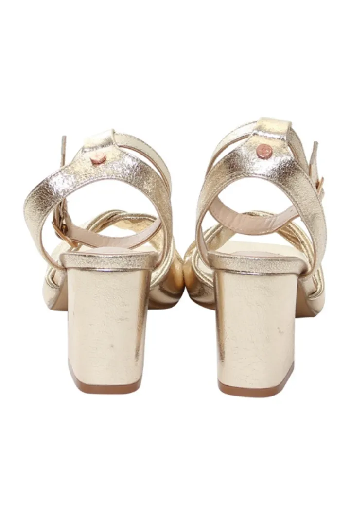 casey_sandal_gold_2.webp Rant & Rave Heels | Sandals<CASEY SANDAL (GOLD)
