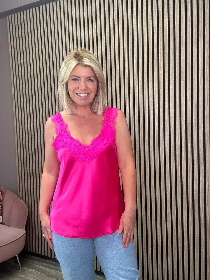 emer_lace_cami_top_hot_pi_0.webp Starla Camis & Vests<Emer Lace Cami Top (Hot Pink)