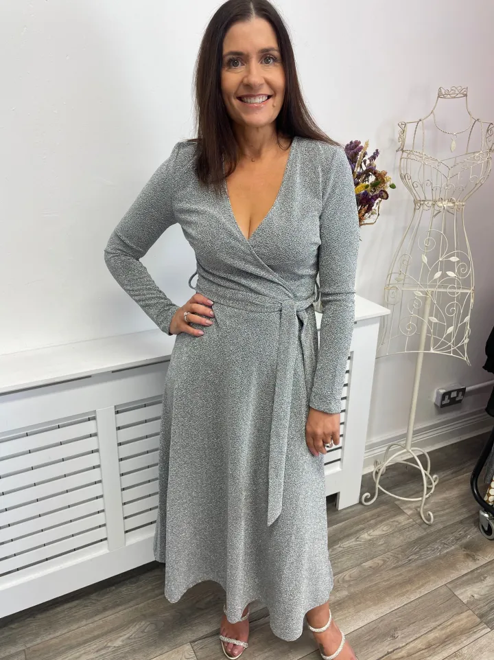 eva_ls_wrap_detail_midi_d_2.webp Vila Occasionwear<EVA L/S WRAP DETAIL MIDI DRESS (SILVER)