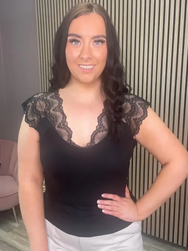 Vila Camis & Vests<ICKA V-NECK LACE TOP (BLACK)