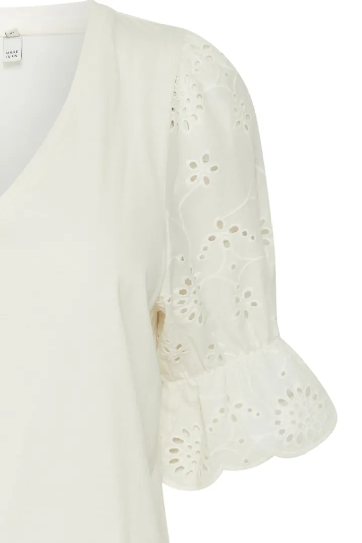 jasmira_broderie_anglaise_2.webp Ichi T-Shirts<JASMIRA BRODERIE ANGLAISE T-SHIRT (WHITE)