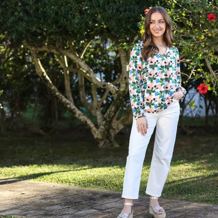 kaitlyn_mom_jean_short_le_2.webp Rant & Rave Jeans<KAITLYN MOM JEAN SHORT LEG (SOFT WHITE)