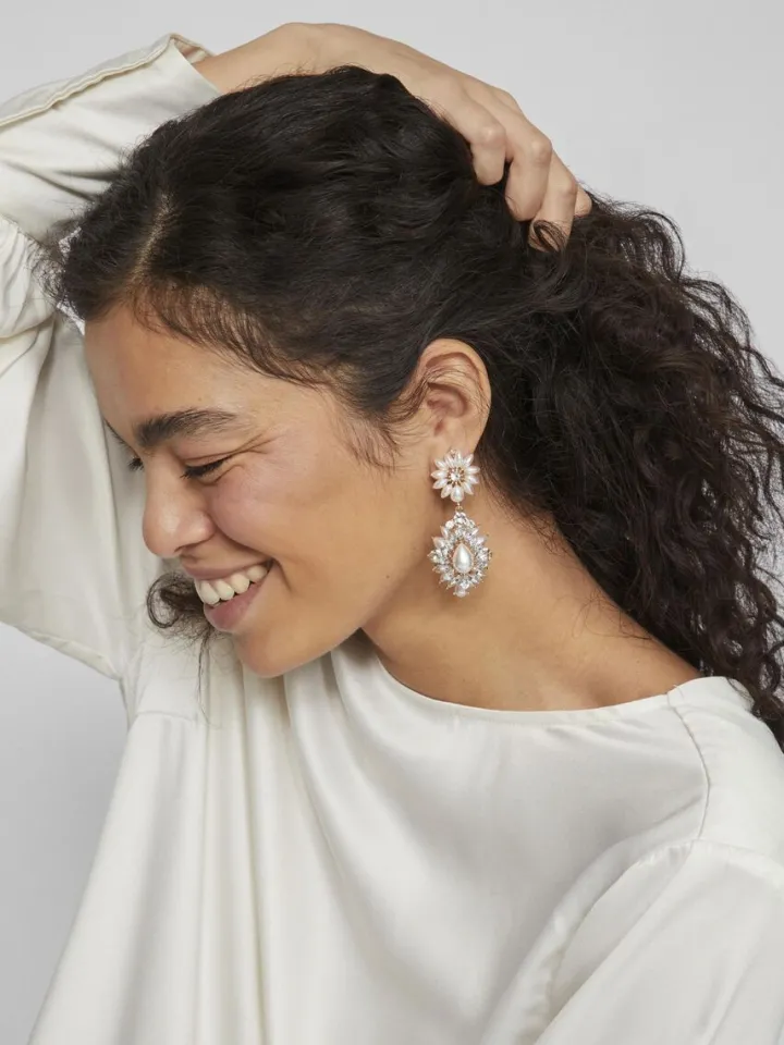 kenna_drop_earrings_goldp_0.webp Vila Jewellery<KENNA DROP EARRINGS (GOLD/PEARL)