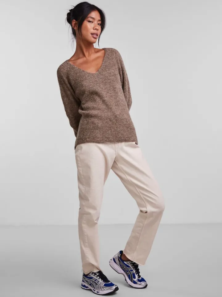 lelle_vneck_jumper_fossil_1.webp Pieces Jumpers & Cardigans<Lelle V-Neck Jumper (Fossil)