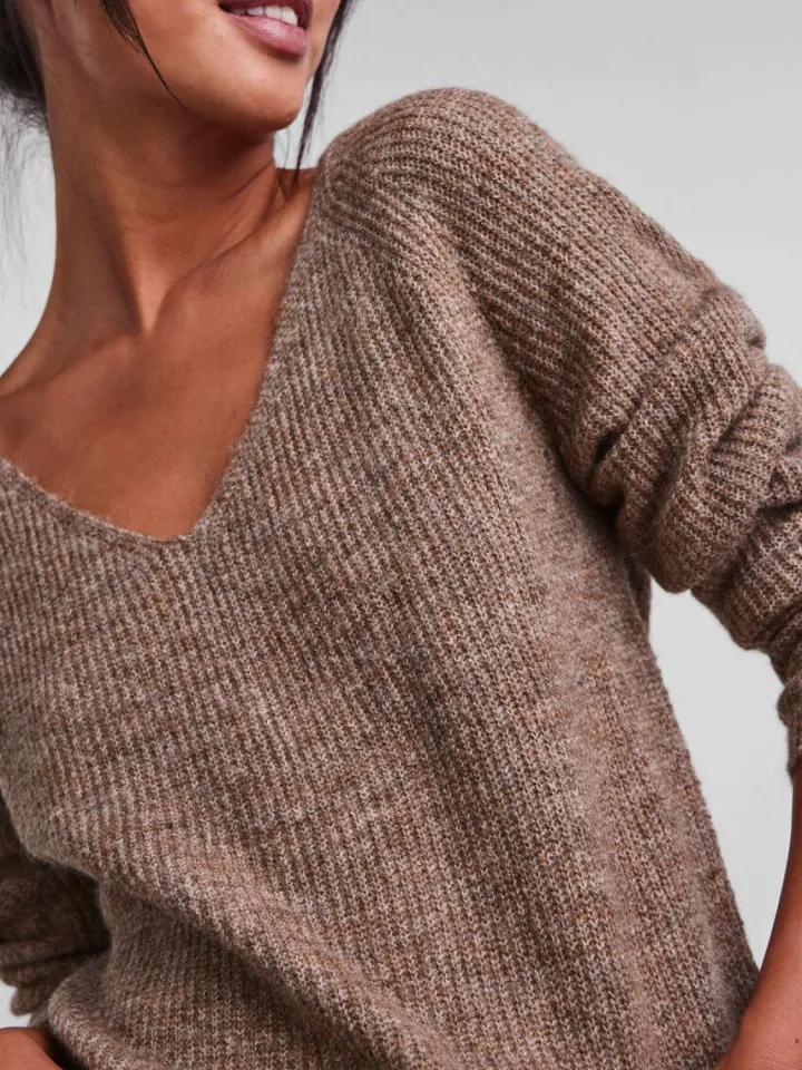 lelle_vneck_jumper_fossil_2.webp Pieces Jumpers & Cardigans<Lelle V-Neck Jumper (Fossil)