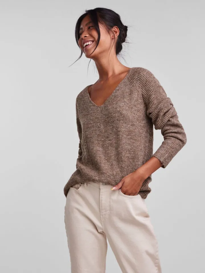 lelle_vneck_jumper_fossil_3.webp Pieces Jumpers & Cardigans<Lelle V-Neck Jumper (Fossil)
