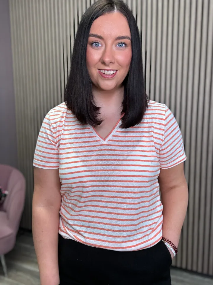 lietta_tshirt_coral_rose__4.webp Ichi T-Shirts<LIETTA T-SHIRT (CORAL ROSE STRIPE)