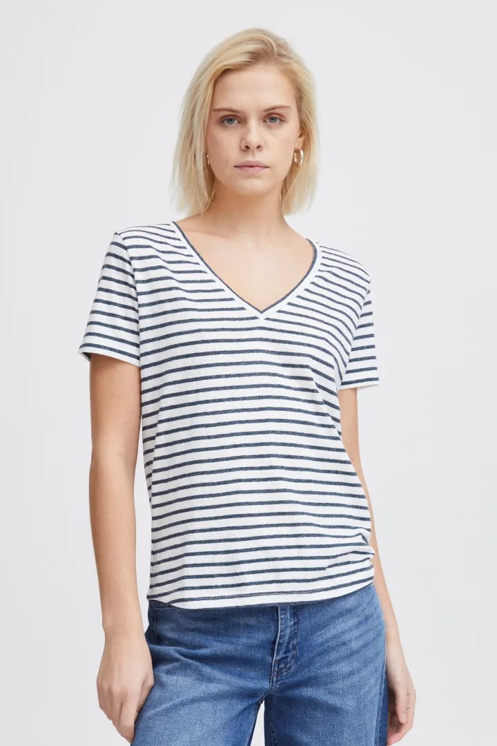 lietta_tshirt_total_eclip_1.webp Ichi T-Shirts<LIETTA T-SHIRT (TOTAL ECLIPSE STRIPE)