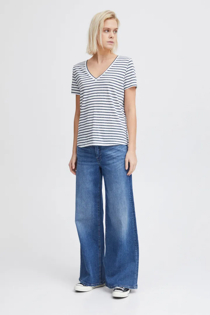 lietta_tshirt_total_eclip_2.webp Ichi T-Shirts<LIETTA T-SHIRT (TOTAL ECLIPSE STRIPE)