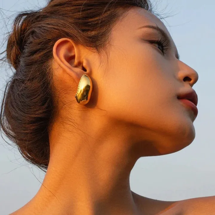 phoebe_earrings_gold_0.webp Folie A Trois Jewellery<PHOEBE EARRINGS (GOLD)