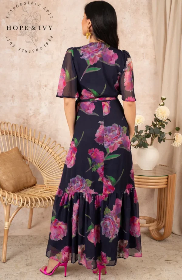 Hope & Ivy Occasionwear<THE ASHIA FLUTTER SLEEVE MAXI WRAP DRESS (NAVY/PINK) CURVE