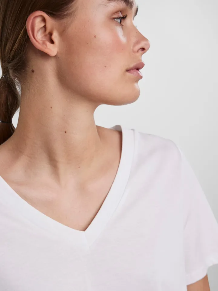 vaya_vneck_tshirt_bright__2.webp Pieces T-Shirts<Vaya V-Neck T-Shirt (Bright White)