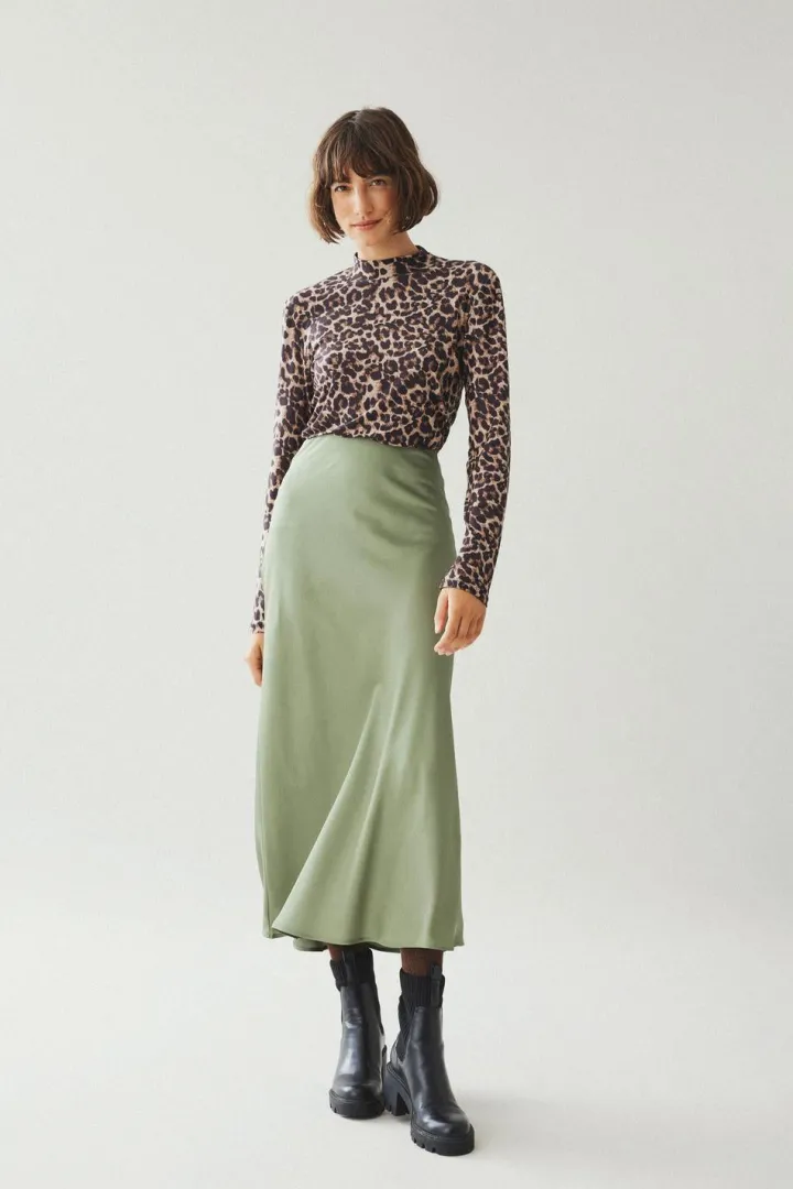 vielette_high_waisted_max_1-3.webp Vila Skirts<Vielette High Waisted Maxi Skirt (Oil Green)