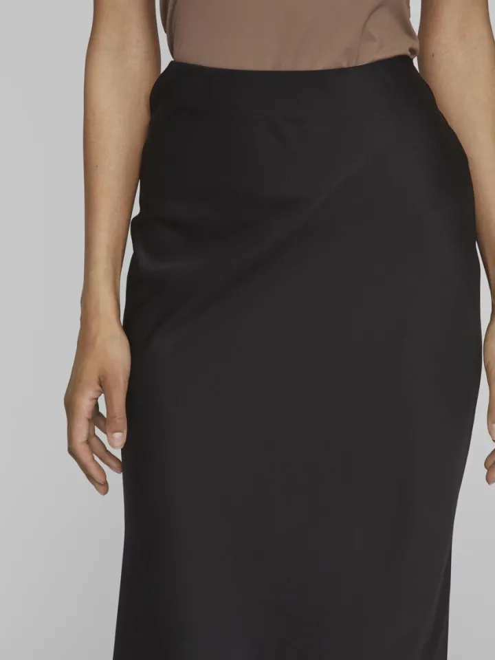 vielette_high_waisted_max_2-1.webp Vila Skirts<Vielette High Waisted Maxi Skirt (Black)